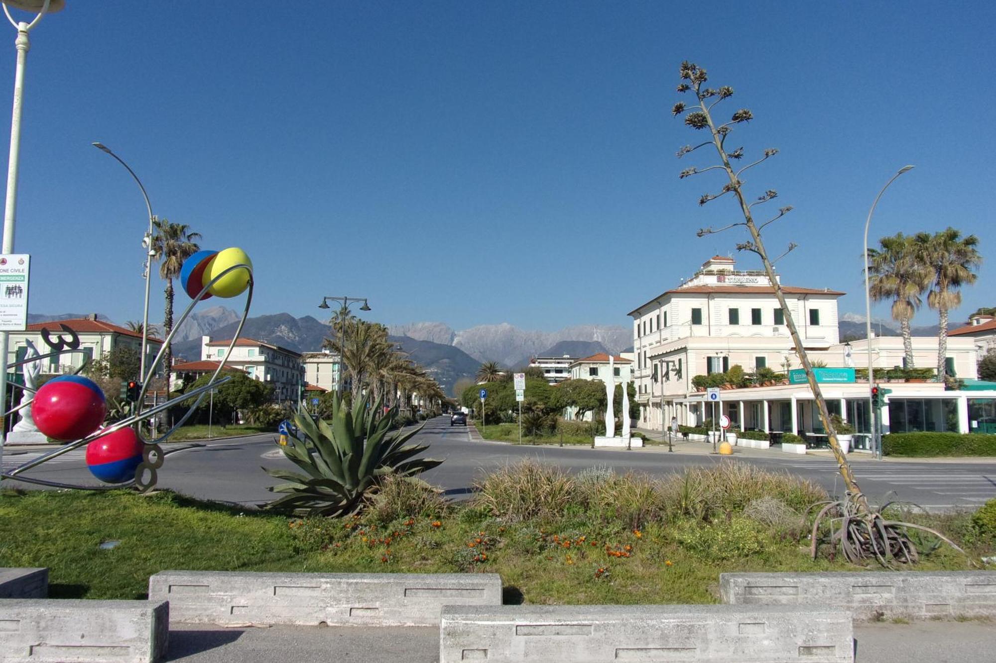 La Chimera 700M From Sea - Happy Rentals Massa  Bagian luar foto